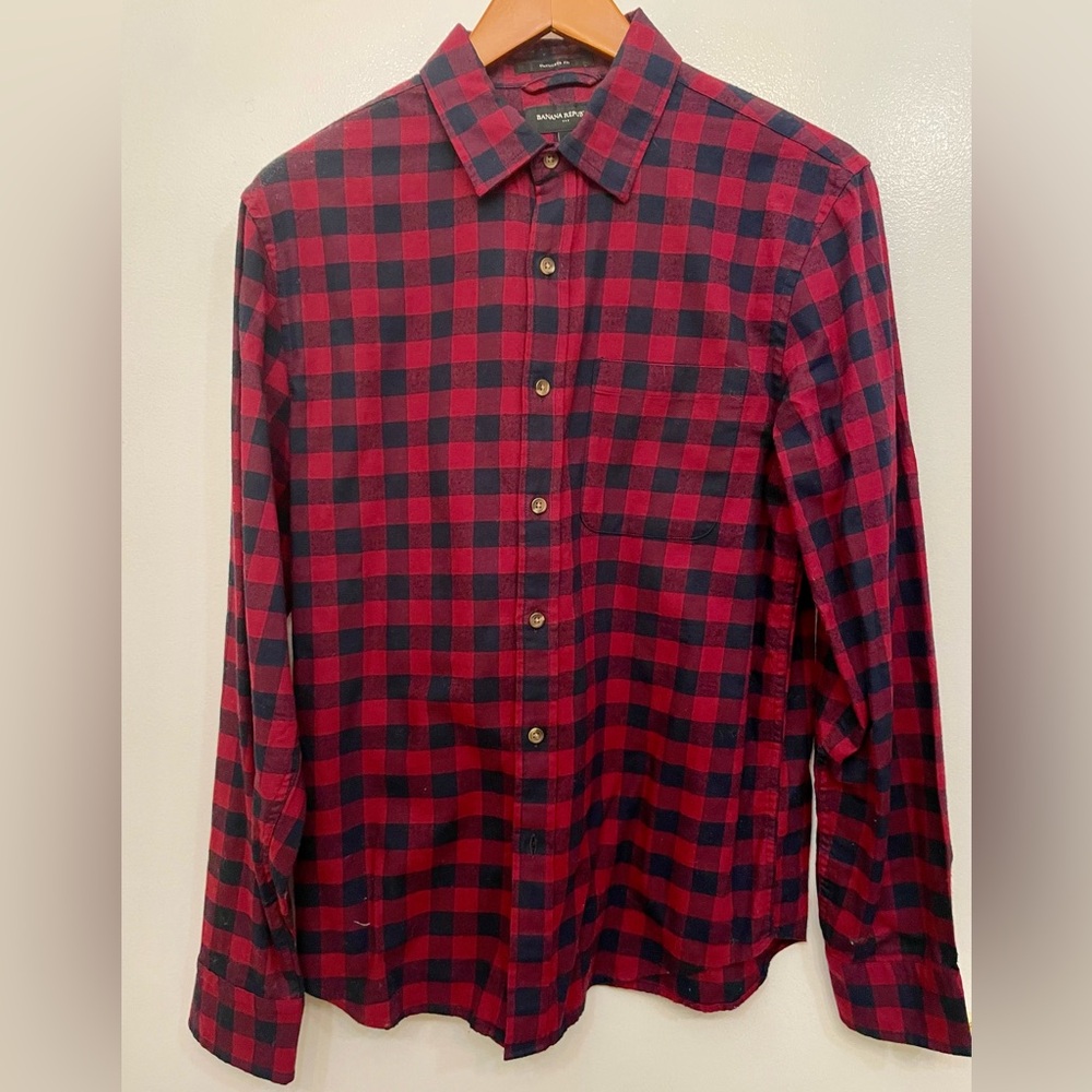 Banana Republic Untucked Flannel shirt. (Medium)